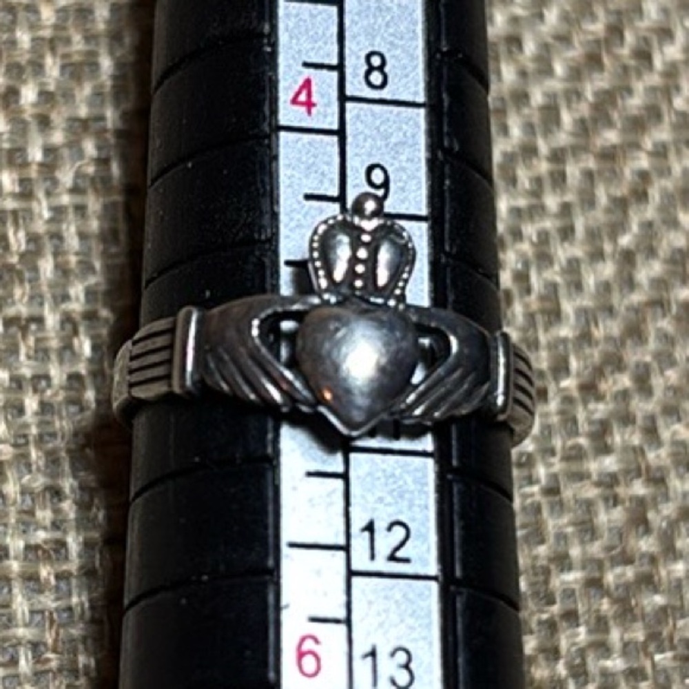Claddagh 925 Sterling Silver Ring Size 5 Classic Symbol Love Relationship EVC